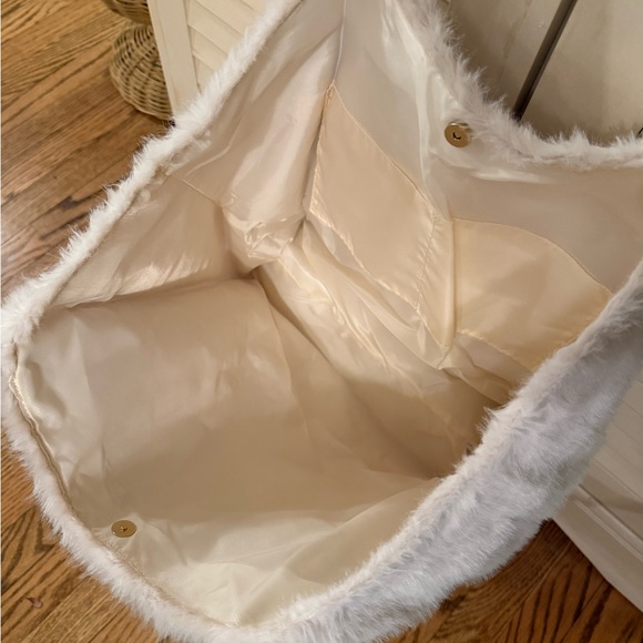 Victoria’s Secret VS White Faux Fur Tote Bag - Picture 3 of 4